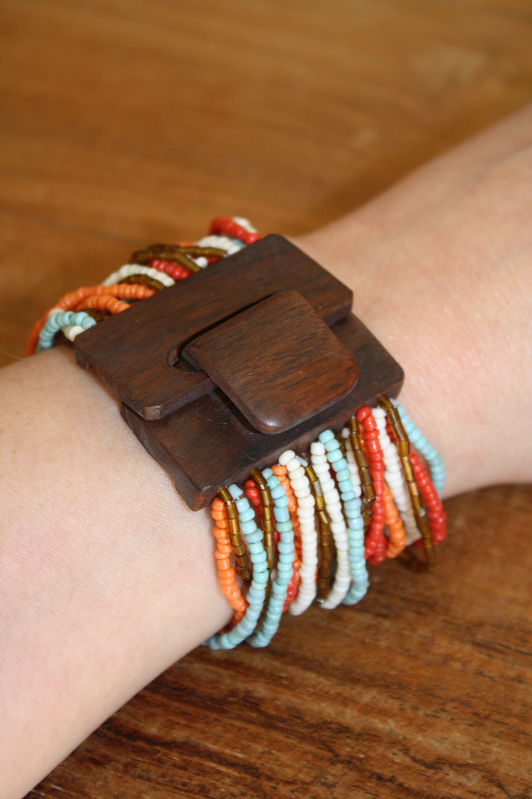 Numeriek bouw Bourgeon Fairtrade armband Indonesie - kralen en hout roodtinten 3 - Meer dan Mooi