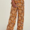 Broek ecovero Tranquillo - amber bloemen en bladeren Hawaii